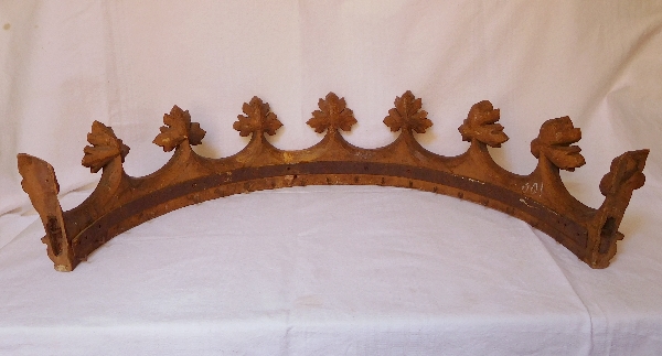 Couronne ducale de baldaquin ou de dais en bois doré d'époque XIXe siècle