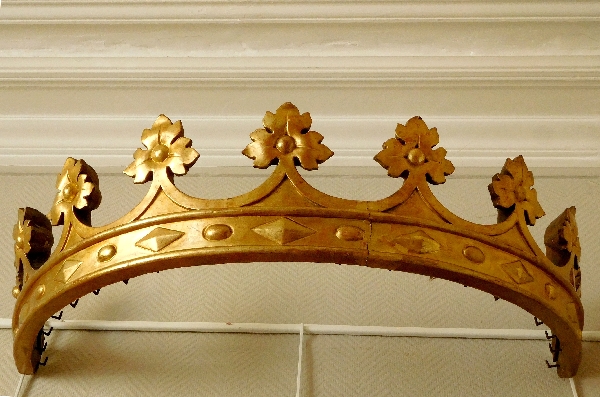 Couronne ducale de baldaquin ou de dais en bois doré d'époque XIXe siècle