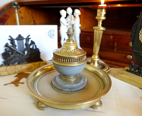 Large Directoire bronze and marble inkwell, late 18th century