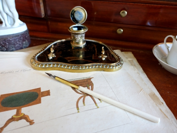 Louis XV style lacquer, bronze and porcelain inkwell, 19th century