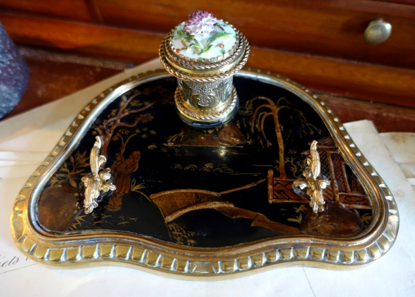 Louis XV style lacquer, bronze and porcelain inkwell, 19th century