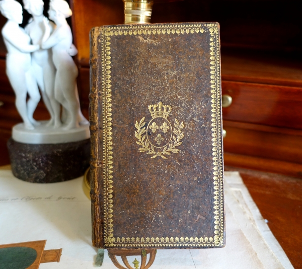 Livre à secrets / à cachette aux Armes de France - cuir doré aux petits fers, époque XVIIIe siècle