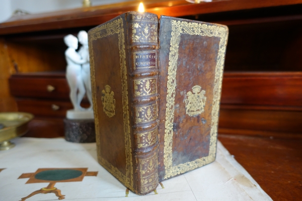 18th century book turned into a hiding place, Count coat of arms