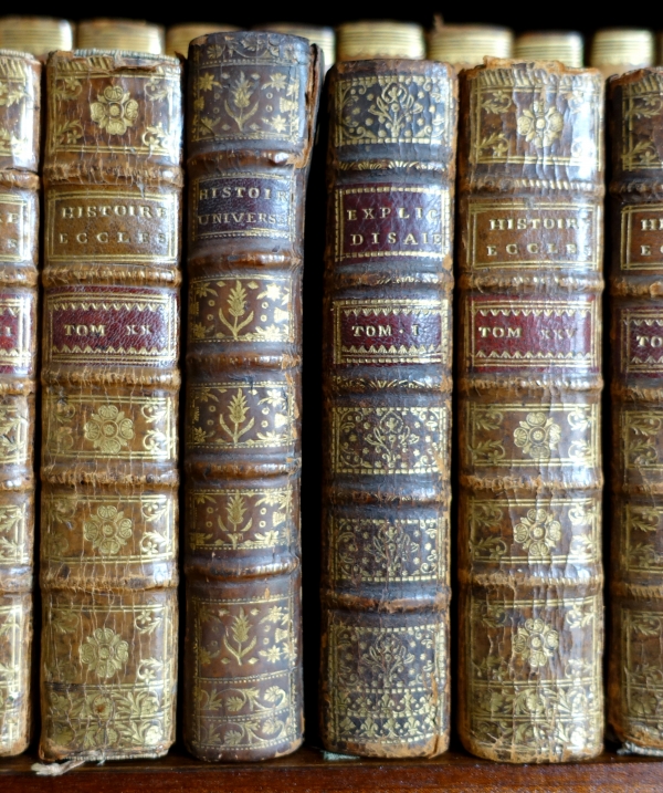 Livre secret à cachette, armoiries comtales - cuir doré aux petits rers, époque XVIIIe siècle