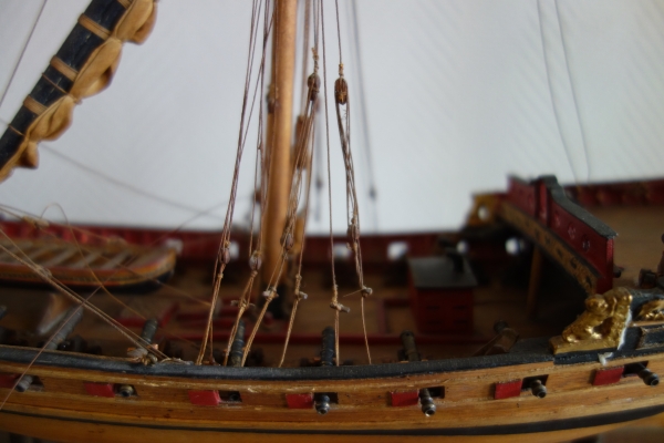 Wood vessel model - 24 cannons - le Requin 1750