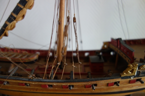 Maquette en bois - chébec de 24 canons - le Requin 1750 - d'après le modèle présenté au musée de la Marine