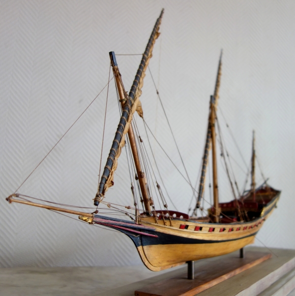 Maquette en bois - chébec de 24 canons - le Requin 1750 - d'après le modèle présenté au musée de la Marine