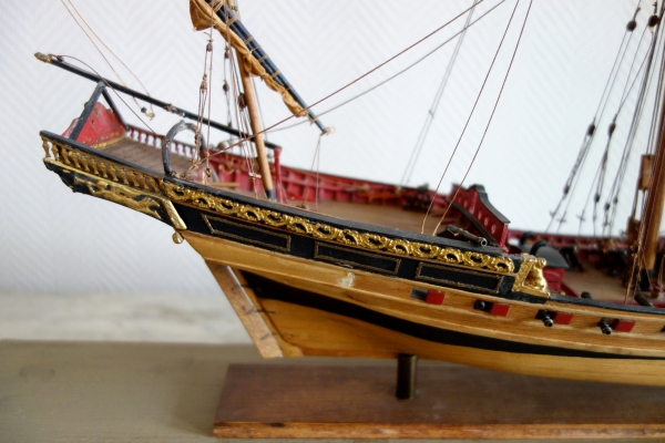 Maquette en bois - chébec de 24 canons - le Requin 1750 - d'après le modèle présenté au musée de la Marine
