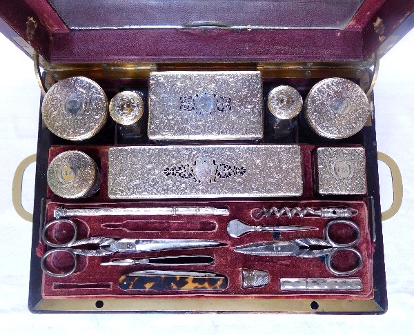 Gentleman or officer vermeil travel set - France, mid 19th century - 26 accessories