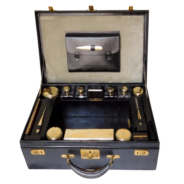 Keller : complete travel set for a woman : travel case and 49 vermeil and crystal accessories