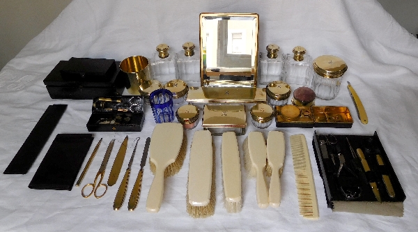 Keller : complete travel set for a woman : travel case and 49 vermeil and crystal accessories