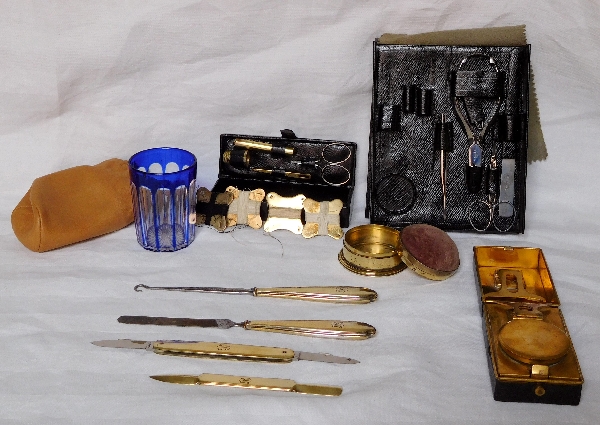 Keller : complete travel set for a woman : travel case and 49 vermeil and crystal accessories