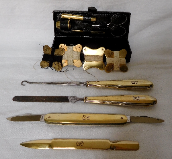 Keller : complete travel set for a woman : travel case and 49 vermeil and crystal accessories