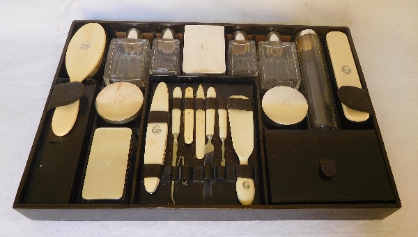 Pinteaux : travel / vanity set for a woman, 24 crystal and sterling silver items