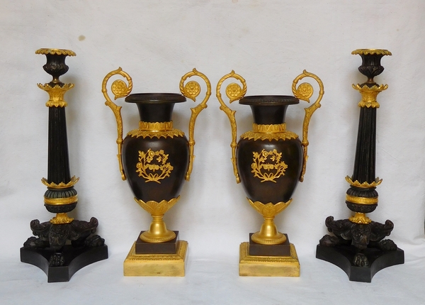 Paire de vases en bronze patiné et doré au mercure époque Restauration