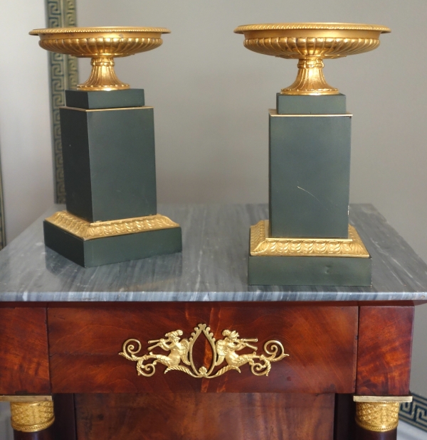 Paire de cassolettes Empire en bronze patiné et doré - Epoque Restauration