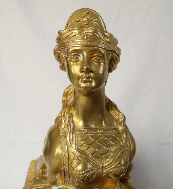 Paire de monumentaux chenets aux Sphinges, bronze ciselé & doré - style Régence, époque Napoléon III
