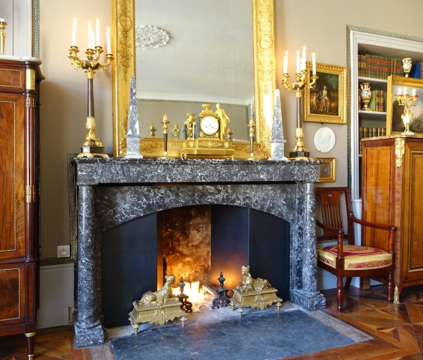 Paire de monumentaux chenets aux Sphinges, bronze ciselé & doré - style Régence, époque Napoléon III