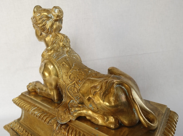Paire de monumentaux chenets aux Sphinges, bronze ciselé & doré - style Régence, époque Napoléon III