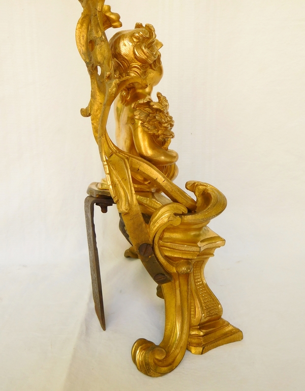 Paire de chenets en bronze doré aux putti, style Louis XV, milieu XIXe siècle