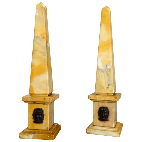 Paire d'obélisques en marbre jaune de Sienne et bronze patiné - style Empire Restauration