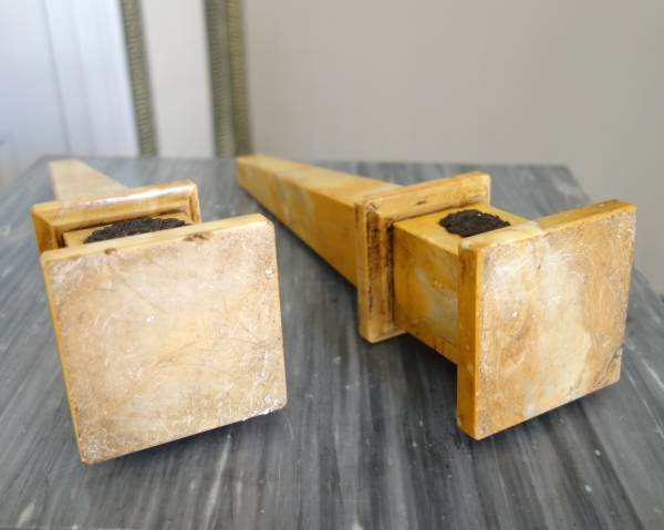 Paire d'obélisques en marbre jaune de Sienne et bronze patiné - style Empire Restauration