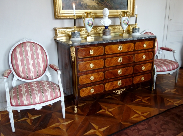 Pair of breche marble bases, Louis XVI style, 20th century Italian production