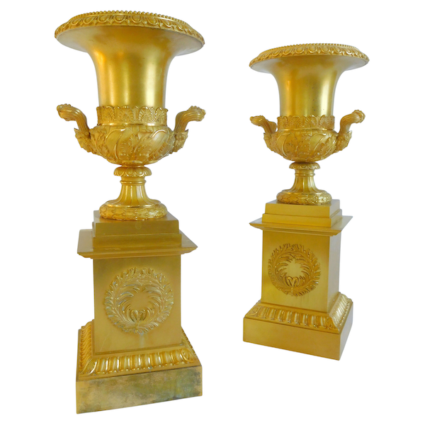 Paire de grands vases d'ornement en bronze ciselé et doré au mercure attribués à - Thomire 40,5cm