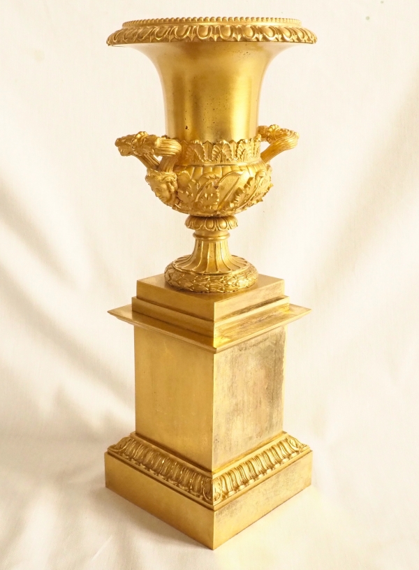 Paire de grands vases d'ornement en bronze ciselé et doré au mercure attribués à - Thomire 40,5cm