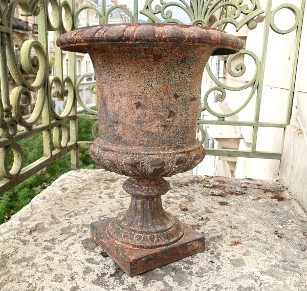 Pair of tall painted cast iron ornemental garden vases, 19th century - 44cm