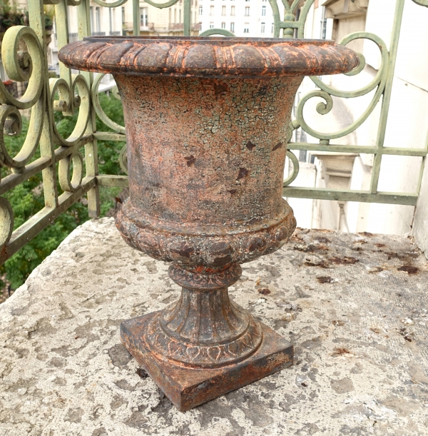 Pair of tall painted cast iron ornemental garden vases, 19th century - 44cm