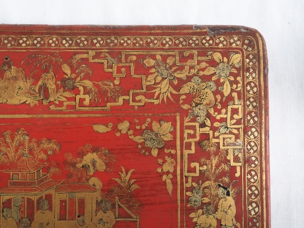 Red lacquered pannel or tray gilt with gold leaf - China - 19th century