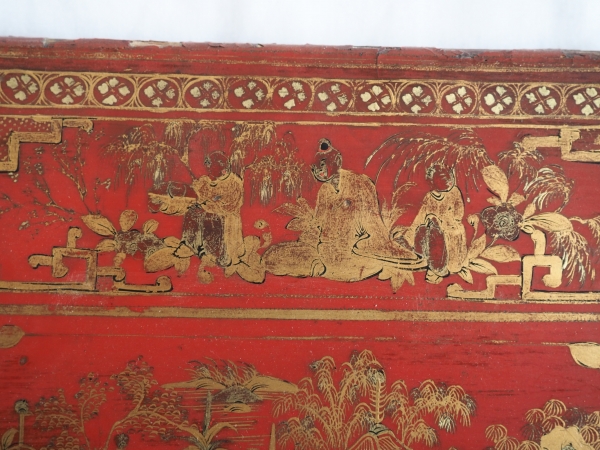 Red lacquered pannel or tray gilt with gold leaf - China - 19th century