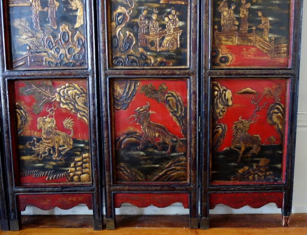 Lacquered wood screen - China, late 19th century