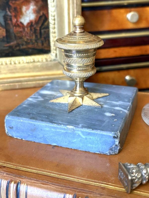 Encrier Empire en bronze doré, marbre bleu Turquin, époque XIXe siècle