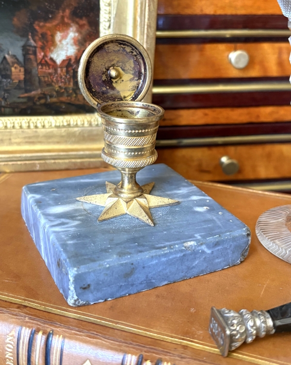 Encrier Empire en bronze doré, marbre bleu Turquin, époque XIXe siècle