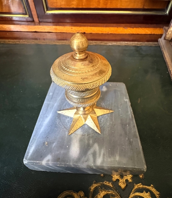 Encrier Empire en bronze doré, marbre bleu Turquin, époque XIXe siècle