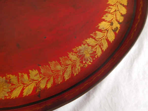 Large Empire red lacquered sheet metal serving tray enhanced with fine gold - 19th century