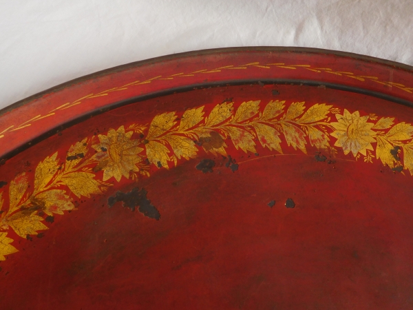 Large Empire red lacquered sheet metal serving tray enhanced with fine gold - 19th century