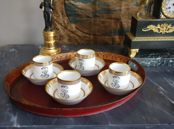 Grand plateau de service d'époque Empire en tôle laquée rouge et or