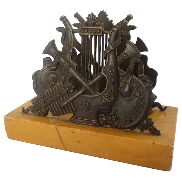 Porte lettres en bronze et marbre jaune de Sienne - époque Empire Restauration - vers 1820