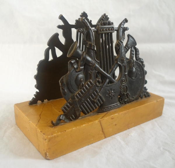 Porte lettres en bronze et marbre jaune de Sienne - époque Empire Restauration - vers 1820