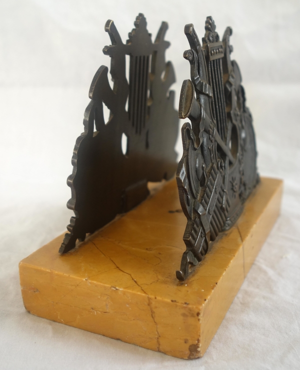 Porte lettres en bronze et marbre jaune de Sienne - époque Empire Restauration - vers 1820