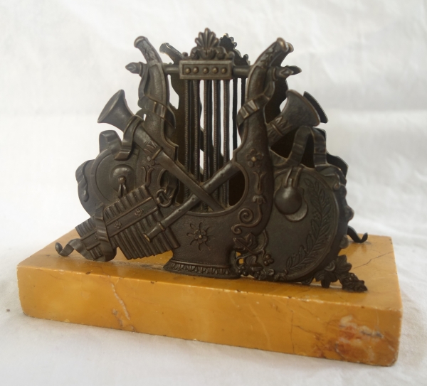 Porte lettres en bronze et marbre jaune de Sienne - époque Empire Restauration - vers 1820