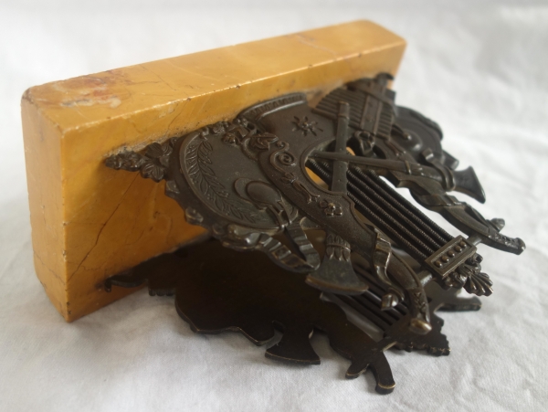 Porte lettres en bronze et marbre jaune de Sienne - époque Empire Restauration - vers 1820