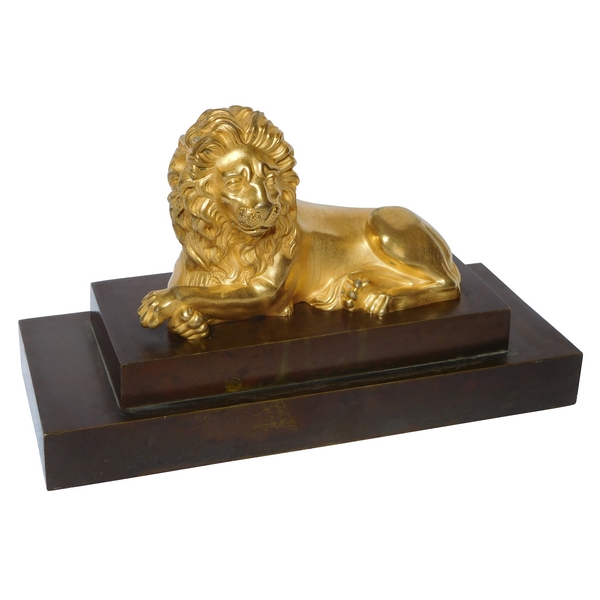 Large lion shaped ormolu paperweight, patinated bronze pedestal, Empire period - 19th century