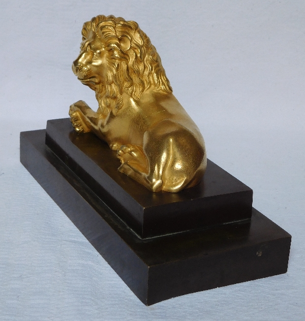 Large lion shaped ormolu paperweight, patinated bronze pedestal, Empire period - 19th century