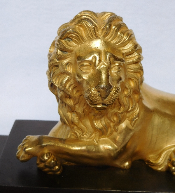 Large lion shaped ormolu paperweight, patinated bronze pedestal, Empire period - 19th century