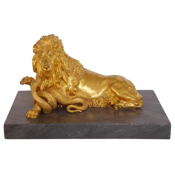 Large ormolu and marble paperweight : a lion fighting a snake, 19th century