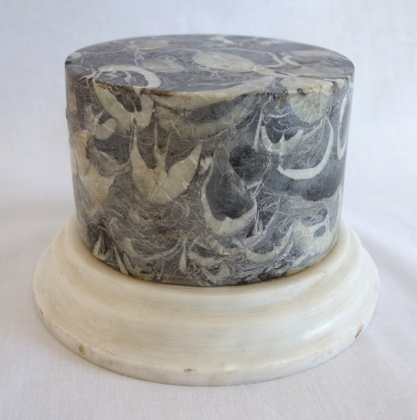 Breche marble base, Louis XVI style, 20th century Italian production